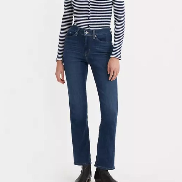 Levi’s Classic Straight Fit Women’s
Jeans | Size 6s W28 L28 - Picture 3 of 11